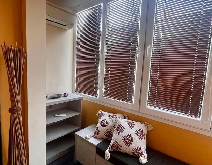 Cozy 2Br Oasis In Central Burgas Bagian luar foto